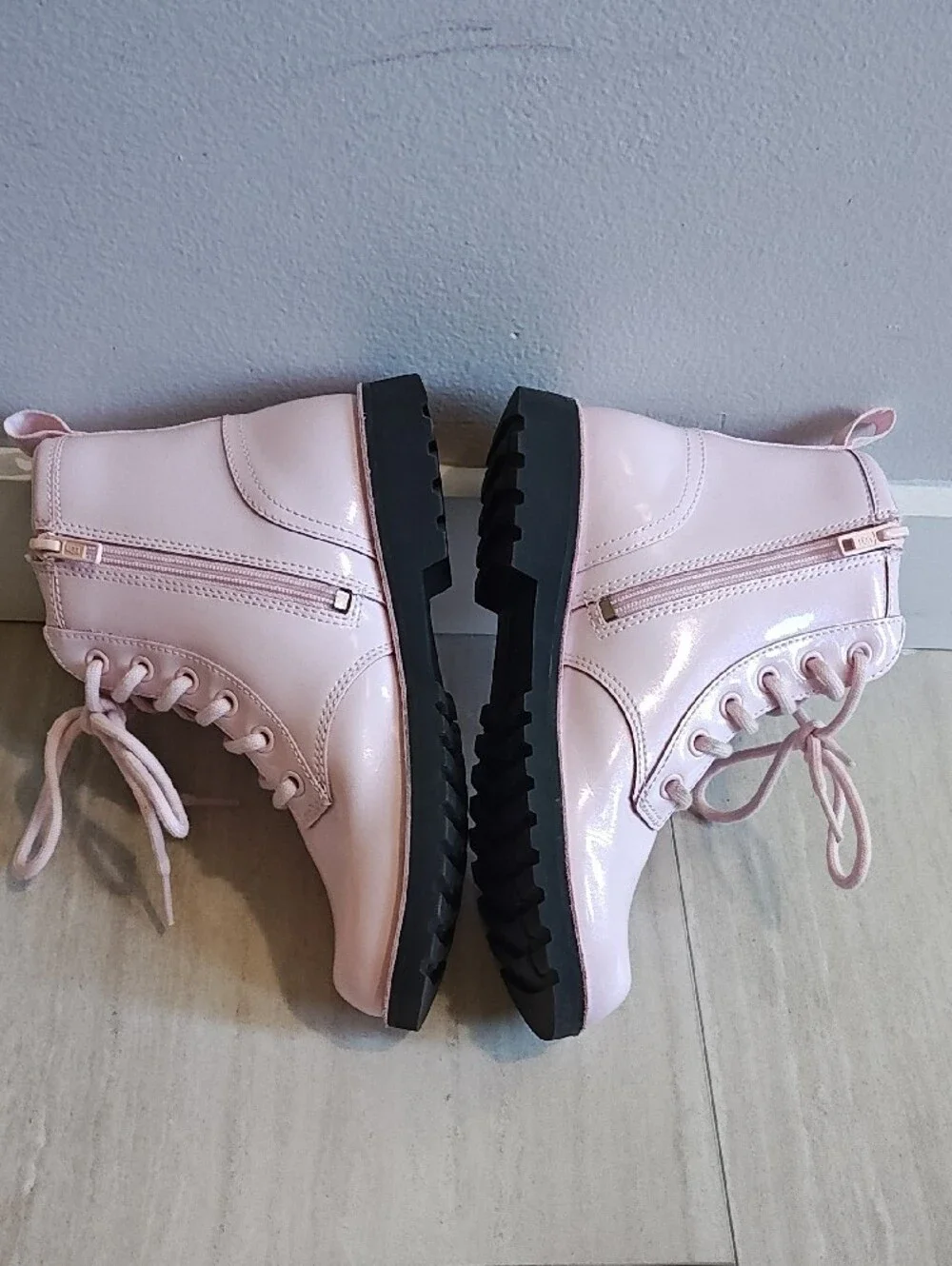 UGG Light Pink Patent Kids Ryann Boot Style #115352 Size 4 Youth